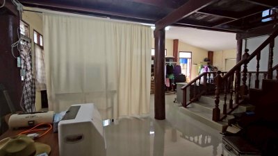 บ้านสวนผสมผสาน ต้นไม้ร่มรื่น ติดถนนลาดยาง พร้อมห้องทำงานริมบ่อน้ำ บ้านสวนผสมผสาน ต้นไม้ร่มรื่น ติดถนนลาดยาง พร้อมห้องทำงานริมบ่อน้ำ