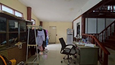 บ้านสวนผสมผสาน ต้นไม้ร่มรื่น ติดถนนลาดยาง พร้อมห้องทำงานริมบ่อน้ำ