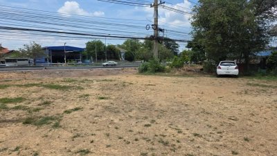 ที่ดินทำเลติดถนนเพชรเกษม แปลงนี้เหมาะมาก สำหรับซื้อลงทุนระยะยาว