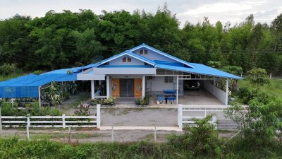 บ้านพร้อมที่ดิน 1 ไร่ ราคา 2,200,000 บาท  ใกล้ตลาดและรพ.จอมบึง