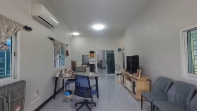 บ้านพร้อมที่ดิน 1 ไร่ ราคา 2,200,000 บาท  ใกล้ตลาดและรพ.จอมบึง