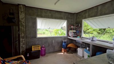 บ้านยกพื้นสูง พร้อมที่ดิน พื้นที่สวนเกษตร และบ่อน้ำภายในแปลง