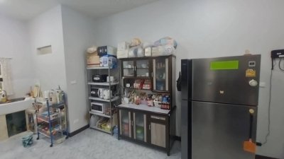 บ้านพร้อมที่ดิน 1 ไร่ ราคา 2,200,000 บาท  ใกล้ตลาดและรพ.จอมบึง