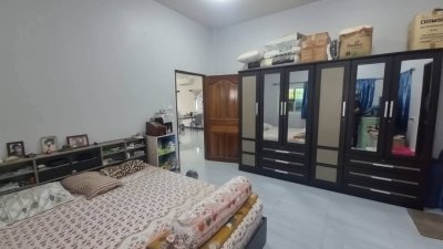 บ้านพร้อมที่ดิน 1 ไร่ ราคา 2,200,000 บาท  ใกล้ตลาดและรพ.จอมบึง