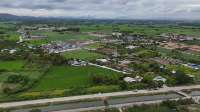 บ้านพร้อมที่ดิน ติดถนน 2 ด้าน ต.หวายเหนียว อ.ท่ามะกา