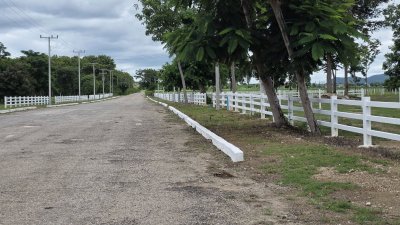 ที่ดิน 2 ไร่ ถนนหน้าแปลงกว้าง 10ม.+ พร้อมไฟฟ้า น้ำประปา ล้อมรั้ว