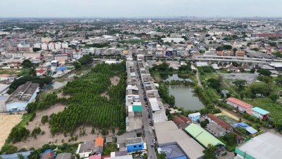 อาคารพาณิชย์ 4 ชั้น 3 ห้อง สาย 4 หมู่ 10 ซอย 1