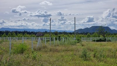 ที่ดินราชบุรี วิวเขา ใกล้ถนนทางหลวง และใกล้ตลาดจอมบึง การเดินทางสะดวก