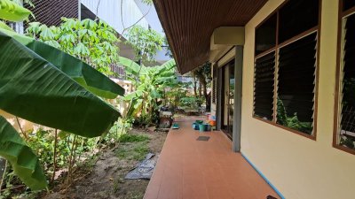 บ้านพร้อมที่ดิน ใจกลางเมืองใกล้มหาวิทยาลัย อ.เมืองสงขลา จ.สงขลา บ้านพร้อมที่ดิน ใจกลางเมืองใกล้มหาวิทยาลัย อ.เมืองสงขลา จ.สงขลา