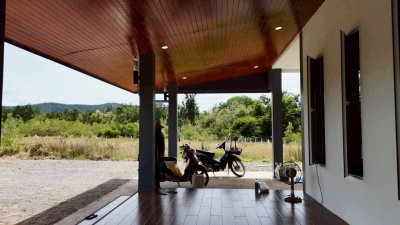 บ้านพร้อมที่ดิน วิวเขา ทำเลที่พักอาศัย ใกล้ 7-11 เพียง 2 กม.