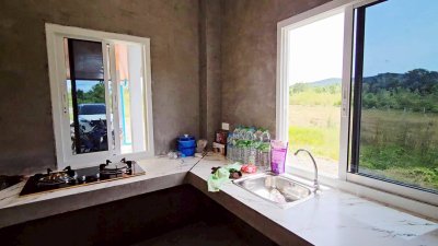 บ้านพร้อมที่ดิน วิวเขา ทำเลที่พักอาศัย ใกล้ 7-11 เพียง 2 กม.