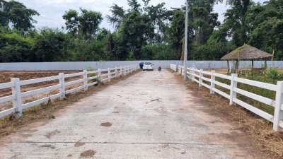 ขายที่ดินใกล้ถนนใหญ่ 100ม. มีเพื่อนบ้าน อยู่ใกล้อบต.เบิกไพร