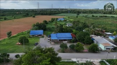 บ้านหลังใหญ่พร้อมที่ดิน ติดถนนสาธารณะ 2 ด้าน พร้อมพื้นที่ค้าขาย