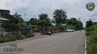 บ้านหลังใหญ่พร้อมที่ดิน ติดถนนสาธารณะ 2 ด้าน พร้อมพื้นที่ค้าขาย
