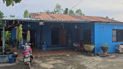 บ้านติดถนนลาดยาง ใกล้ถนนเพชรเกษม 200 ตร.วา 2,300,000.-