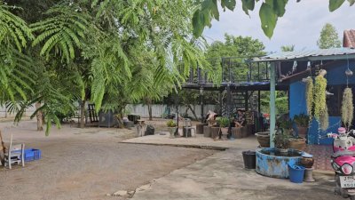 บ้านติดถนนลาดยาง ใกล้ถนนเพชรเกษม 200 ตร.วา 2,300,000.- บ้านติดถนนลาดยาง ใกล้ถนนเพชรเกษม 200 ตร.วา 2,300,000.-