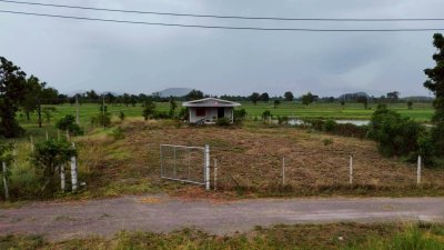 บ้านพื้นที่ 1 ไร่ 850,000.- บ้านพร้อมที่ดินติดถนนสาธารณะ