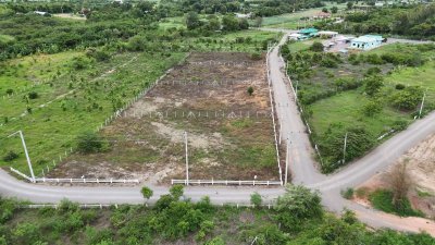 ที่ดินใกล้ถนนทางหลวง ติดถนน 2 ด้าน เนื้อที่ 1 ไร่