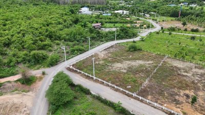 ที่ดินใกล้ถนนทางหลวง ติดถนน 2 ด้าน เนื้อที่ 1 ไร่