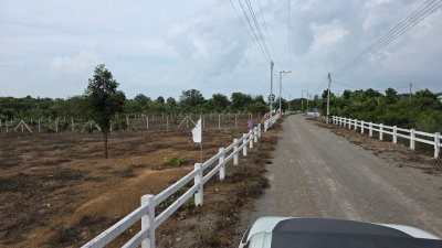 ที่ดินใกล้ถนนทางหลวงพร้อมโอน เนื้อที่ 1 ไร่ ราคา 750,000.-