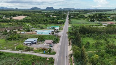 ที่ดินใกล้ถนนทางหลวง ติดถนน 2 ด้าน เนื้อที่ 1 ไร่