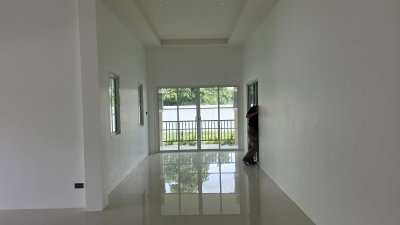 บ้านทรงสไตล์ยุโรป เน้นพื้นที่ใช้สอยในบ้าน 3 ห้องนอน 4 ห้องน้ำ (มีห้องน้ำทุกห้องนอน) บ้านทรงสไตล์ยุโรป เน้นพื้นที่ใช้สอยในบ้าน 3 ห้องนอน 4 ห้องน้ำ (มีห้องน้ำทุกห้องนอน)