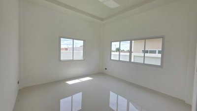 บ้านทรงสไตล์ยุโรป เน้นพื้นที่ใช้สอยในบ้าน 3 ห้องนอน 4 ห้องน้ำ (มีห้องน้ำทุกห้องนอน) บ้านทรงสไตล์ยุโรป เน้นพื้นที่ใช้สอยในบ้าน 3 ห้องนอน 4 ห้องน้ำ (มีห้องน้ำทุกห้องนอน)