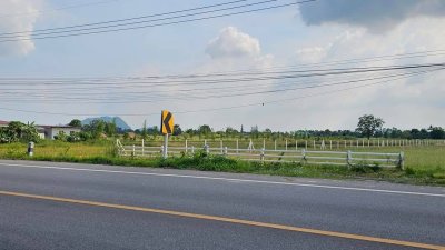 ที่ดินติดถนนหลักจอมบึง-ป่าหวาย 2 ไร่ ราคา 2,200,000 บาท