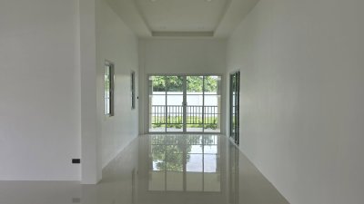 บ้านทรงสไตล์ยุโรป เน้นพื้นที่ใช้สอยในบ้าน 3 ห้องนอน 4 ห้องน้ำ (มีห้องน้ำทุกห้องนอน) บ้านทรงสไตล์ยุโรป เน้นพื้นที่ใช้สอยในบ้าน 3 ห้องนอน 4 ห้องน้ำ (มีห้องน้ำทุกห้องนอน)