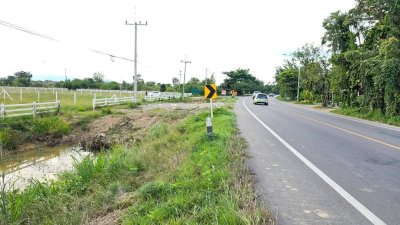 ที่ดินติดถนนหลักจอมบึง-ป่าหวาย 2 ไร่ ราคา 2,200,000 บาท