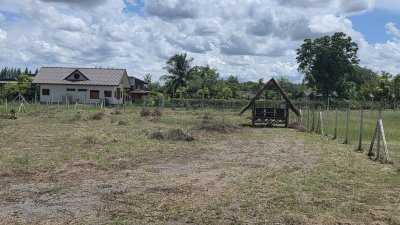 ที่ดินติดถนนลาดยาง มีสระเก็บน้ำ 350 ตร.วา ราคา 650,000 บาท