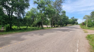 ที่ดินติดถนนลาดยาง  2 ไร่ 3 งาน ราคาไร่ละ 460,000 บาท