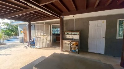 บ้านใต้ถุนสูง ติดถนนทางหลวงชนบท อ.โพธาราม จ.ราชบุรี