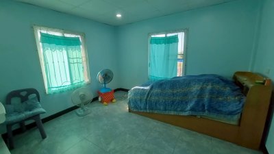 บ้านใต้ถุนสูง ติดถนนทางหลวงชนบท อ.โพธาราม จ.ราชบุรี