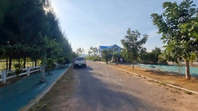 บ้านใต้ถุนสูง ติดถนนทางหลวงชนบท อ.โพธาราม จ.ราชบุรี