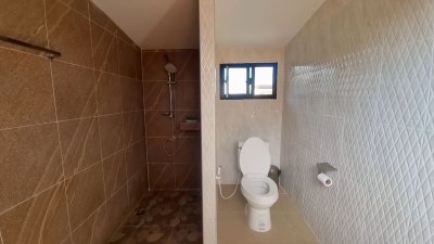 บ้านใต้ถุนสูง ติดถนนทางหลวงชนบท อ.โพธาราม จ.ราชบุรี