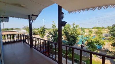 บ้านใต้ถุนสูง ติดถนนทางหลวงชนบท อ.โพธาราม จ.ราชบุรี