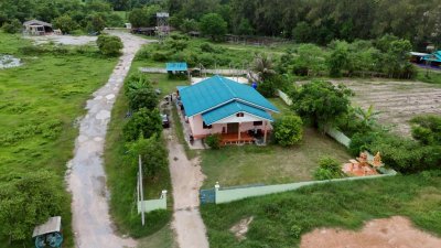 บ้านพร้อมที่ดิน รั้วคอนกรีต ใกล้ 7-11 อ.บ้านโป่ง จ.ราชบุรี