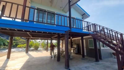 บ้านใต้ถุนสูง ติดถนนทางหลวงชนบท อ.โพธาราม จ.ราชบุรี