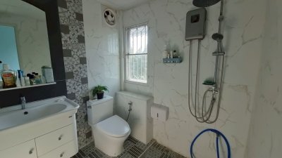 บ้านใต้ถุนสูง ติดถนนทางหลวงชนบท อ.โพธาราม จ.ราชบุรี