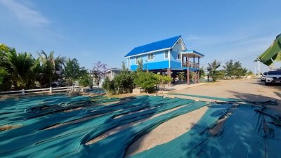 บ้านใต้ถุนสูง ติดถนนทางหลวงชนบท อ.โพธาราม จ.ราชบุรี