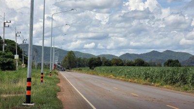 ที่ดินติดถนนทางหลวง 4036 ทำเลดี เหมาะการค้าขาย ทำธุรกิจ