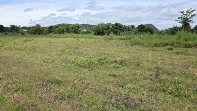 ที่ดินโฉนดริมเขา ต.หินกอง อ.เมือง จ.ราชบุรี ไร่ละ 290,000.-