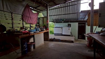 บ้านหลังใหญ่ พร้อมกิจการห้องเช่า ติดถนนลาดยาง ใกล้ 7-Eleven บ้านหลังใหญ่ พร้อมกิจการห้องเช่า ติดถนนลาดยาง ใกล้ 7-Eleven