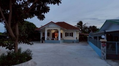 บ้านหลังใหญ่ พร้อมกิจการห้องเช่า ติดถนนลาดยาง ใกล้ 7-Eleven บ้านหลังใหญ่ พร้อมกิจการห้องเช่า ติดถนนลาดยาง ใกล้ 7-Eleven