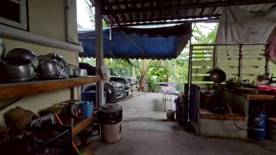 บ้านหลังใหญ่ พร้อมกิจการห้องเช่า ติดถนนลาดยาง ใกล้ 7-Eleven บ้านหลังใหญ่ พร้อมกิจการห้องเช่า ติดถนนลาดยาง ใกล้ 7-Eleven