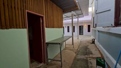 บ้านหลังใหญ่ พร้อมกิจการห้องเช่า ติดถนนลาดยาง ใกล้ 7-Eleven บ้านหลังใหญ่ พร้อมกิจการห้องเช่า ติดถนนลาดยาง ใกล้ 7-Eleven