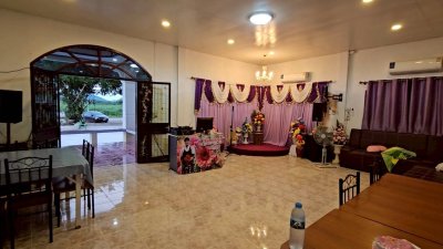 บ้านหลังใหญ่ พร้อมกิจการห้องเช่า ติดถนนลาดยาง ใกล้ 7-Eleven บ้านหลังใหญ่ พร้อมกิจการห้องเช่า ติดถนนลาดยาง ใกล้ 7-Eleven