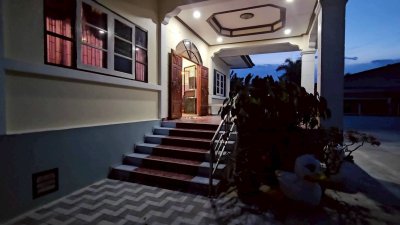 บ้านหลังใหญ่ พร้อมกิจการห้องเช่า ติดถนนลาดยาง ใกล้ 7-Eleven บ้านหลังใหญ่ พร้อมกิจการห้องเช่า ติดถนนลาดยาง ใกล้ 7-Eleven