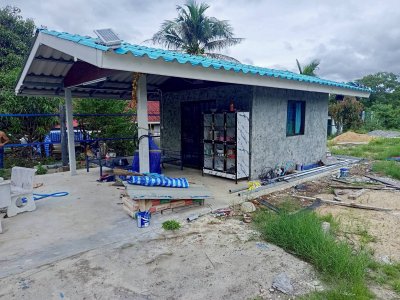 บ้านพร้อมที่ดิน ติดถนนลาดยาง เนินสูง วิวเขาล้อมรอบราคา 650,000 บาท บ้านพร้อมที่ดิน ติดถนนลาดยาง เนินสูง วิวเขาล้อมรอบราคา 650,000 บาท